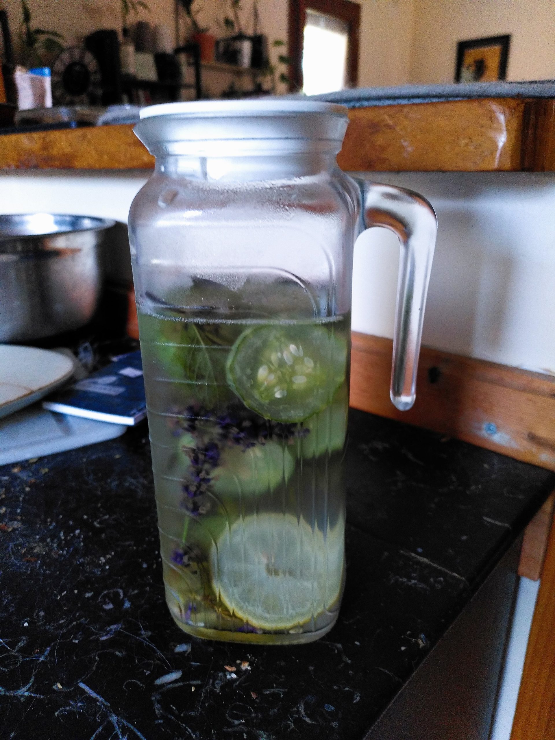 Tisane froide d’été aux concombres